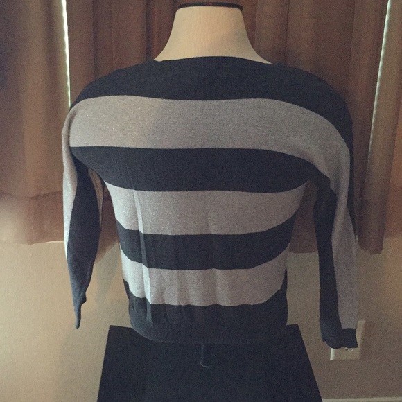 Liz Claiborne juniors sweater - Picture 3 of 4